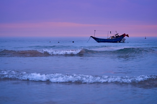 Discover the Pinnacle of Seafaring Opulence with Custom Luxury Boat Experiences in Dubai