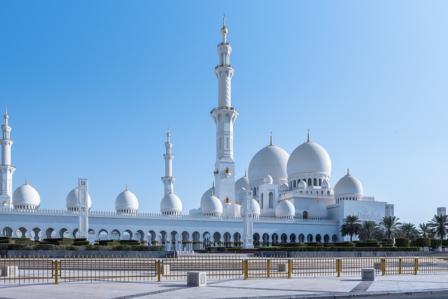 Unveiling Abu Dhabi: Top-Rated Bus Tours for Cultural Immersion