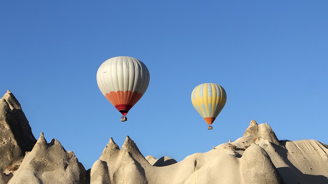 Sunrise Hot Air Balloon Ride: Dubai Desert’s Romantic Adventure