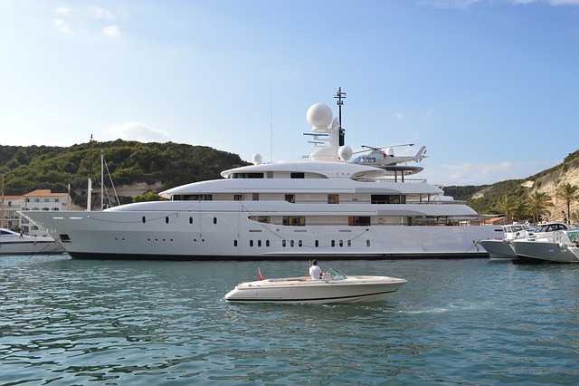 luxury yacht hire dubai