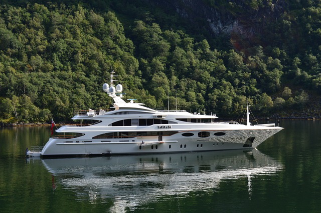 luxury yachts rental