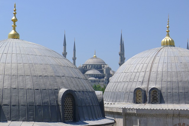 sheikh-zayed-mosque-640x480-5893423.jpeg