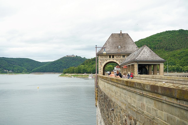 Guided Hatta Dam Trips: Exploring Dubai’s Stunning Natural Wonder