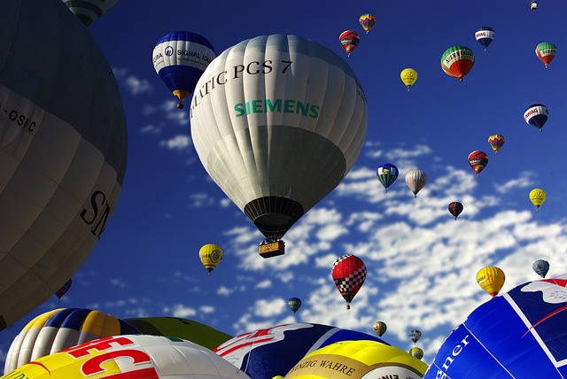 Al Barsha Dubai: Sunrise Hot Air Balloon Tour with Pickup Service