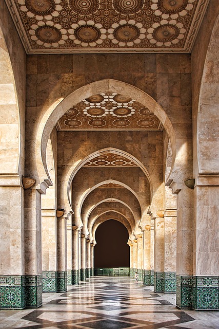 Abu Dhabi’s Sheikh Zayed Mosque: Reflecting Beauty & Cultural Significance