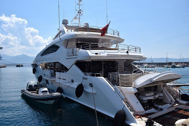 Dubai’s Bespoke Boat Hire: Navigating Luxury Yacht Rentals