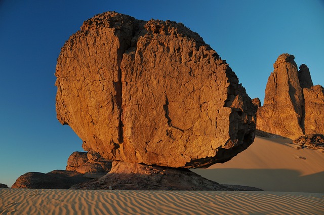 desert balloon