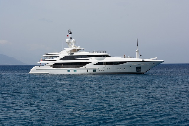 dinner yacht