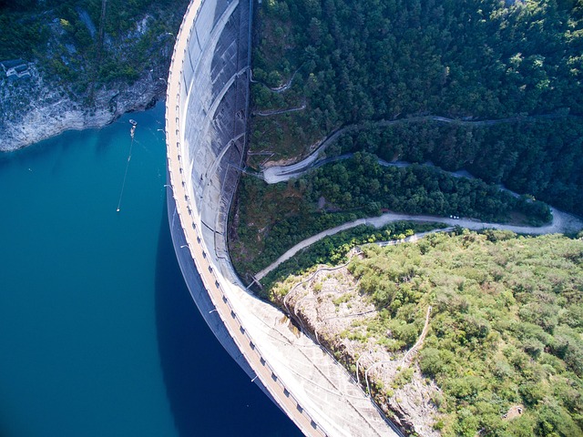 Geocaching: Interactive Treasure Hunt at Hatta Dam, Fusing Exploration & Fitness