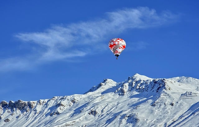 Serene Sky Escape: Luxury Hot Air Balloon Tour in The Meadows, Dubai