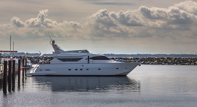 luxury yacht hire