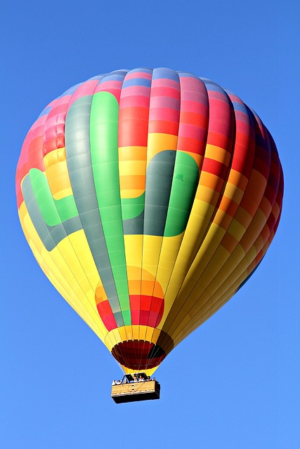 Romantic Sunrise: Hot Air Balloon Flights Over Dubai’s Desert Panorama