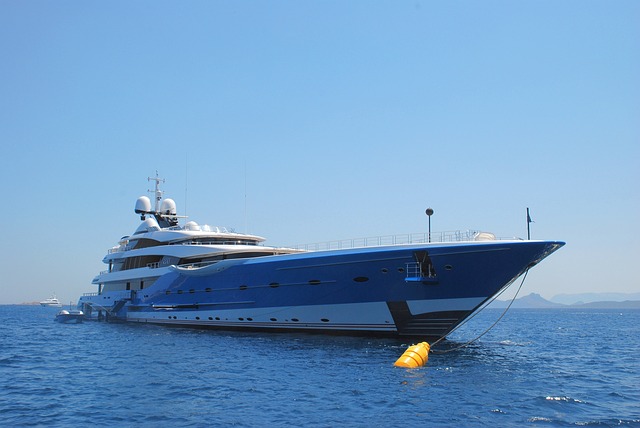 yacht in dubai