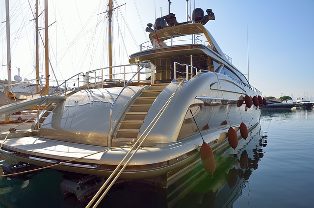 Dubai Yacht Escapes: Navigating Luxury Rentals & Coastal Adventures