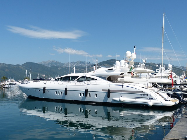 luxury-yacht-640x480-8987879.jpeg