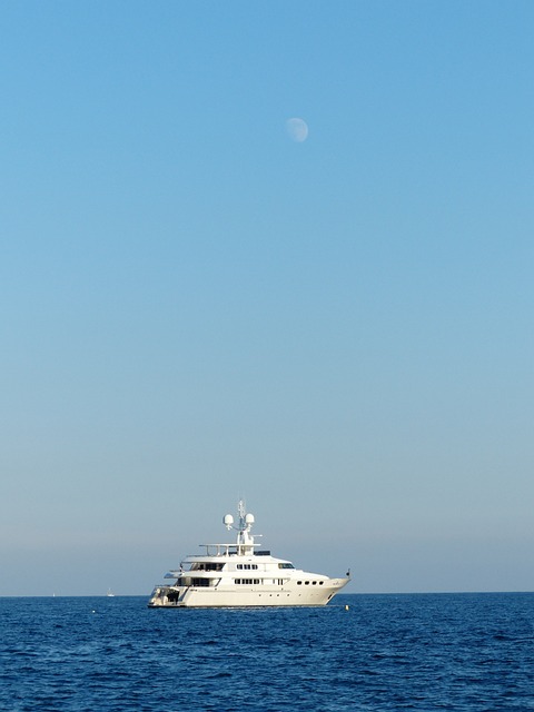 luxury yachts rental