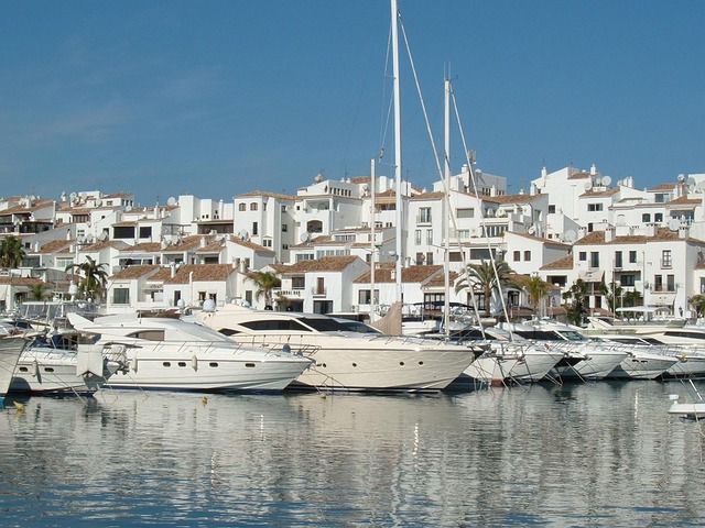 marina yacht