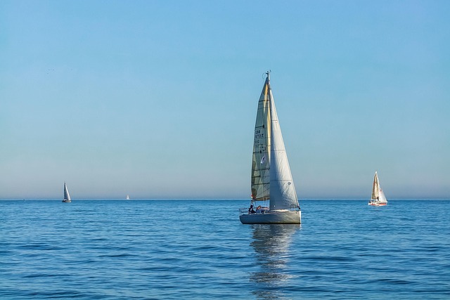 yacht-hire-640x480-17065682.jpeg