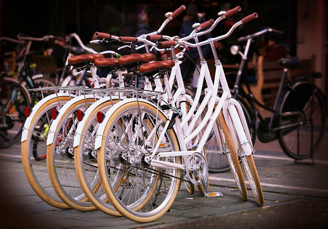 bike-desert-640x480-61053335.jpeg