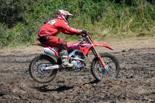 bike-desert-640x480-87041504.jpeg