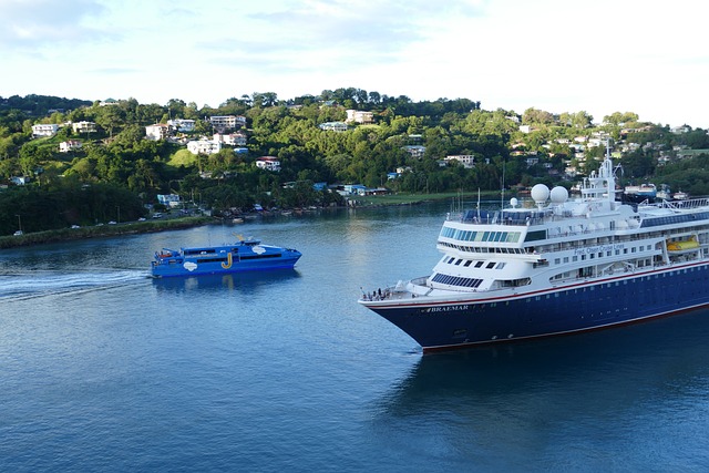 boat-cruises-640x480-3181140.jpeg