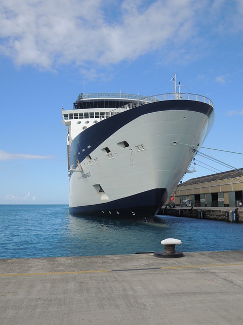 boat-cruises-640x480-91657287.jpeg