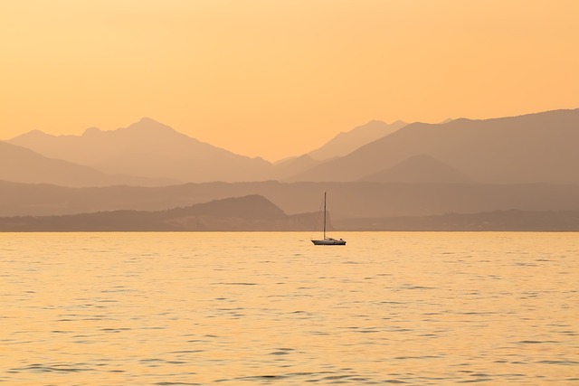 Cheap Boat Rental Dubai: Navigating Sunset Cruises for Beginners