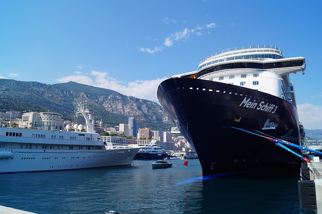 Explore Dubai’s Waters: Unveiling Marina Yacht Rentals for an Unforgettable Cruise Near Me