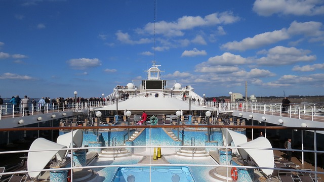 Dubai Luxury Boat Rentals: Navigating Cruise Tickets for Unforgettable Experiences