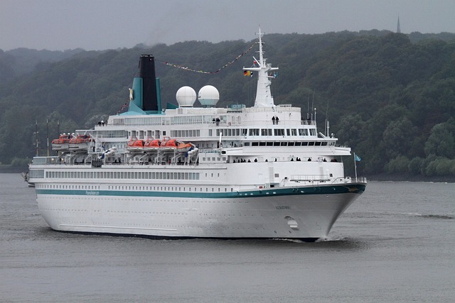 cruise-booking-640x480-70860355.jpeg