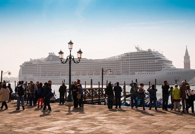 cruise-dinner-640x480-74841818.jpeg