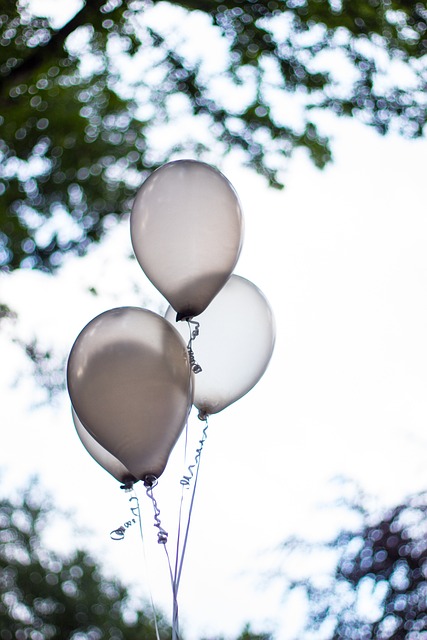 desert-balloon-640x480-86514561.jpeg