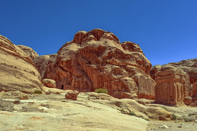 Discover Dubai’s Desert: Cultural Safari Excursions with Al Barsha Pickup