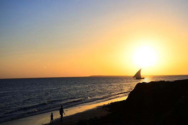 Dhow Cruise Adventures: Serene Waterway Tours for Family Fun