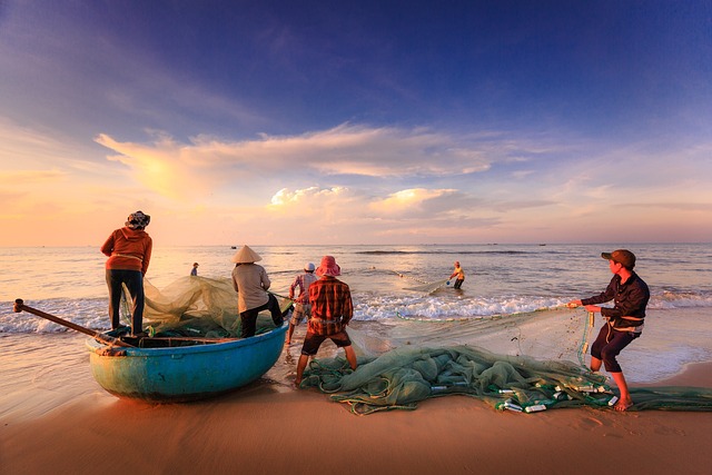dinner-boat-640x480-34519101.jpeg