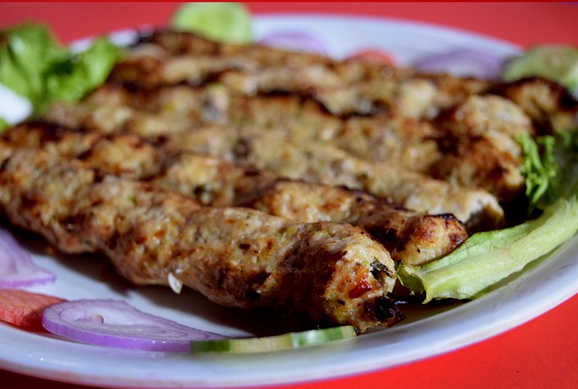 dinner-boat-640x480-45472280.jpeg