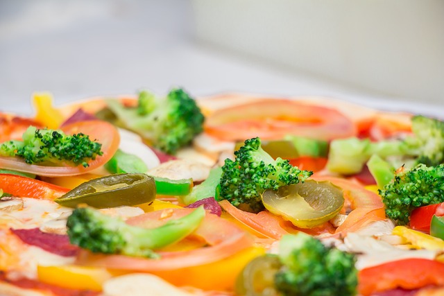 dinner-boat-640x480-70418268.jpeg