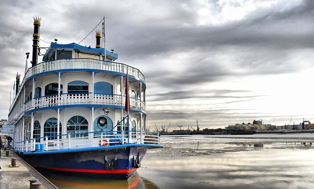 dinner cruise