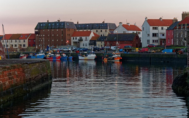harbour-yacht-640x480-87836298.jpeg