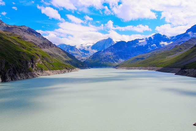 Unveiling Hatta Dam: VIP Escapes and Dubai’s Engineering Marvel