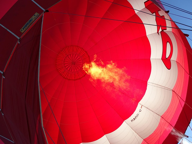 hot-air-balloon-ride-640x480-73009021.jpeg