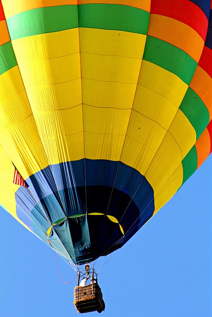 hot-air-balloon-ride-640x480-75853737.jpeg