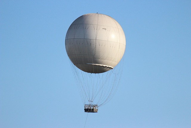 luxury-balloon-640x480-79726024.jpeg