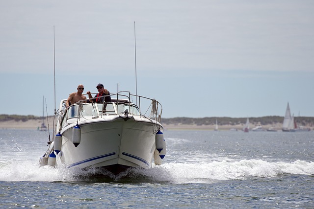 luxury-boat-640x480-12946352.jpeg