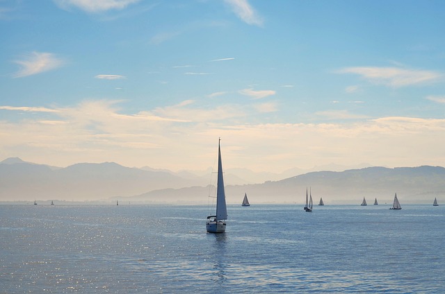 luxury-boat-640x480-99643624.jpeg