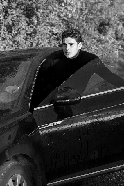 luxury-car-rental-640x480-17118525.jpeg