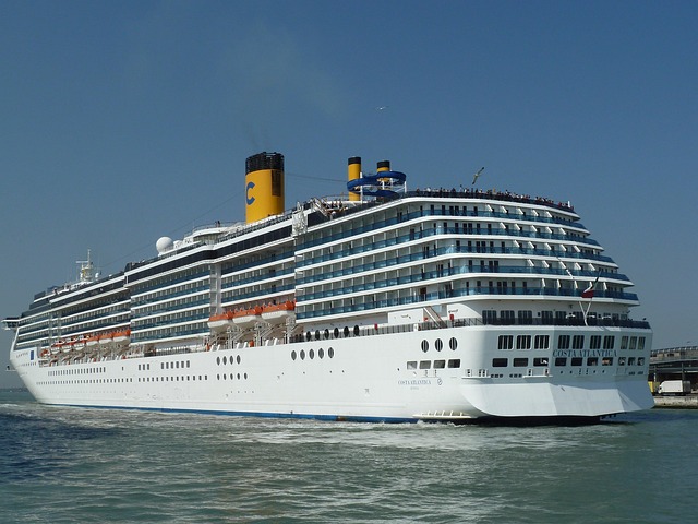 Luxury Dhow Cruise Dubai: Tranquil Coastal Vistas, Gourmet Cuisine & Tradition