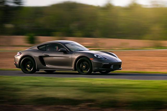 luxury-supercar-640x480-18929681.jpeg