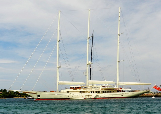luxury yacht charter