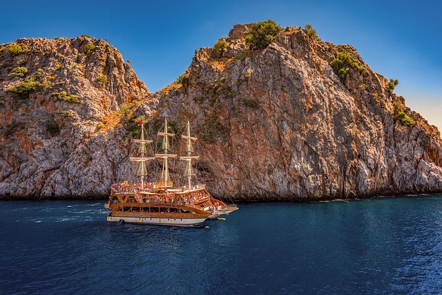 luxury yacht charter